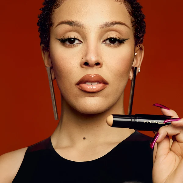 STUDIO RADIANCE SKIN TINT STICK